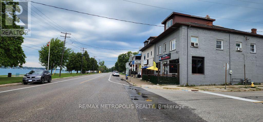 1548 St. Clair photo 2