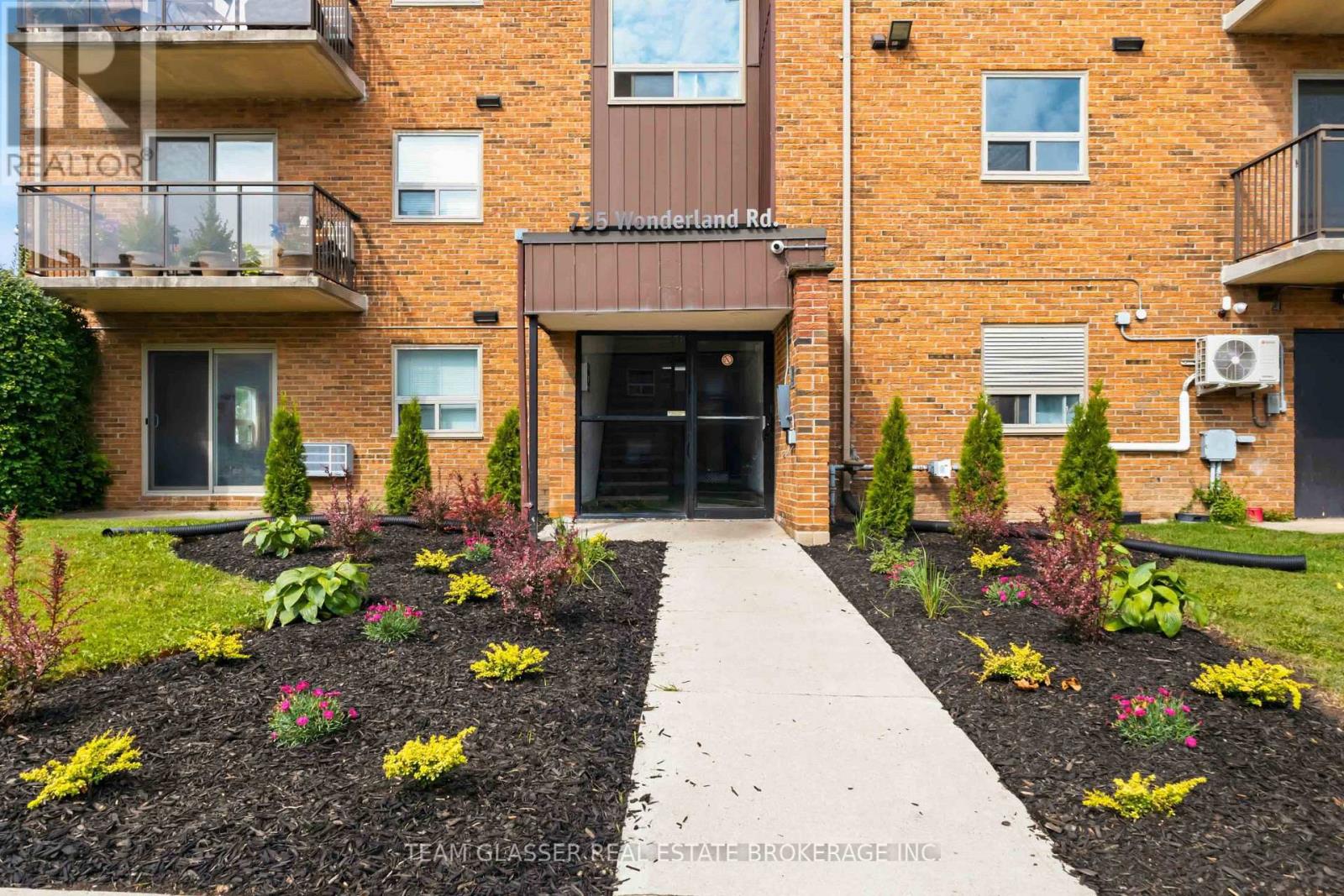 735 Wonderland Unit 302