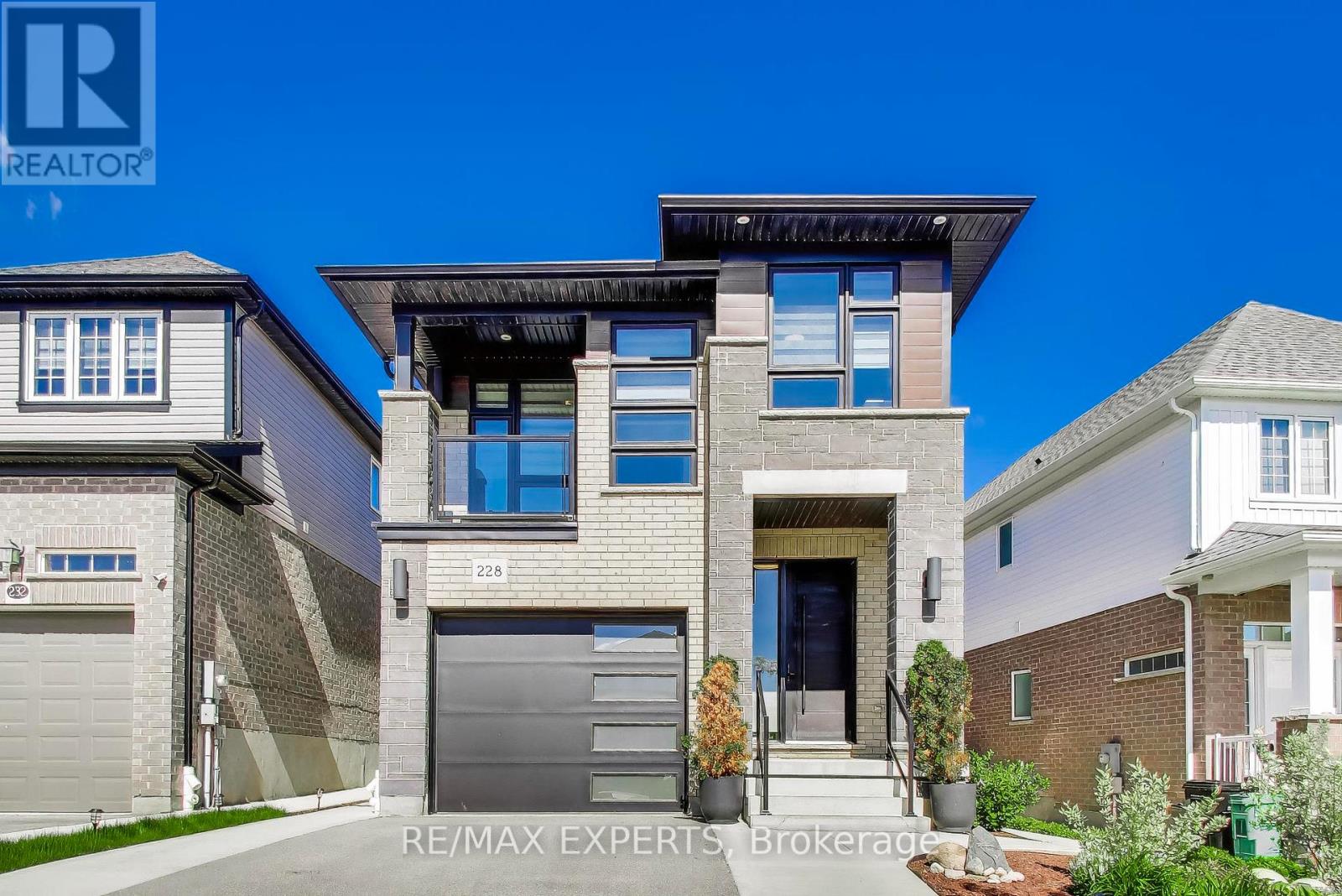 228 Woodbine