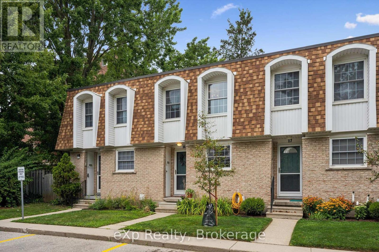 383 Edinburgh Unit 16 photo 2