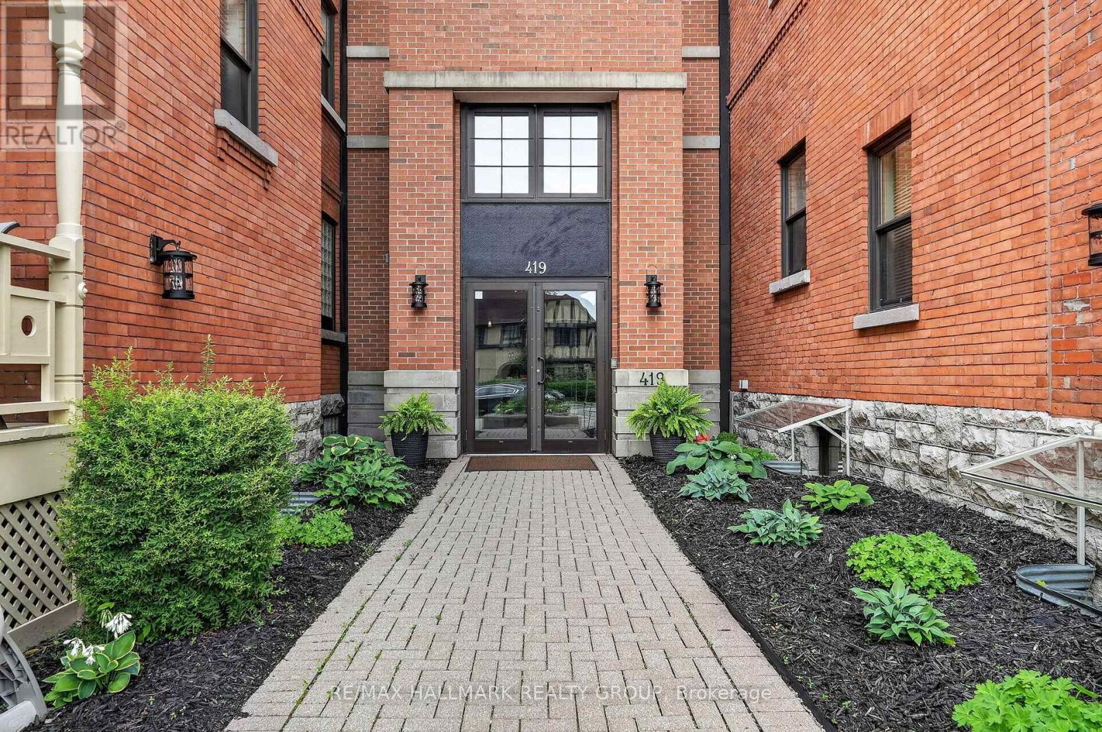 419 Laurier Unit 101