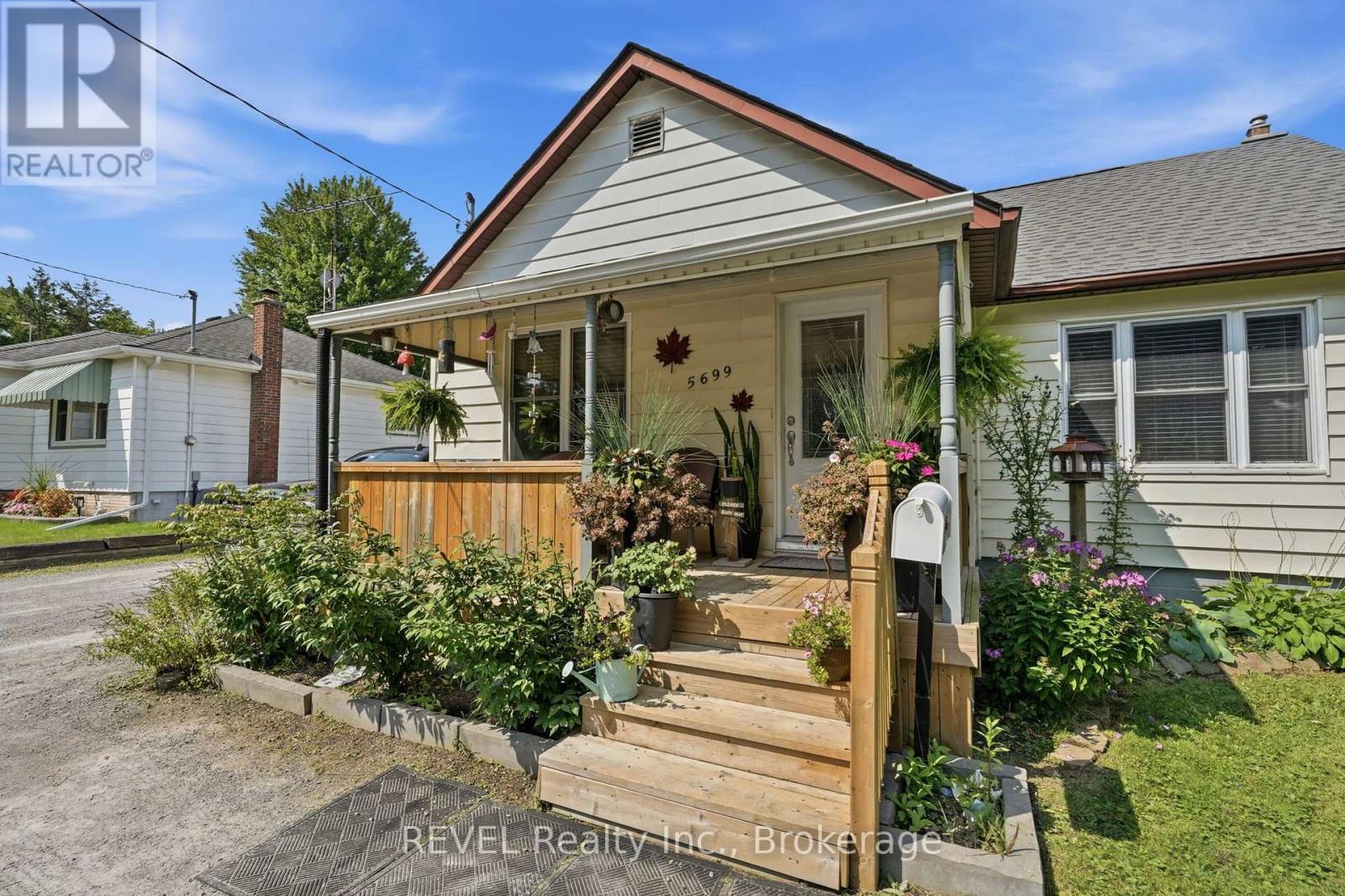 5699 Montrose