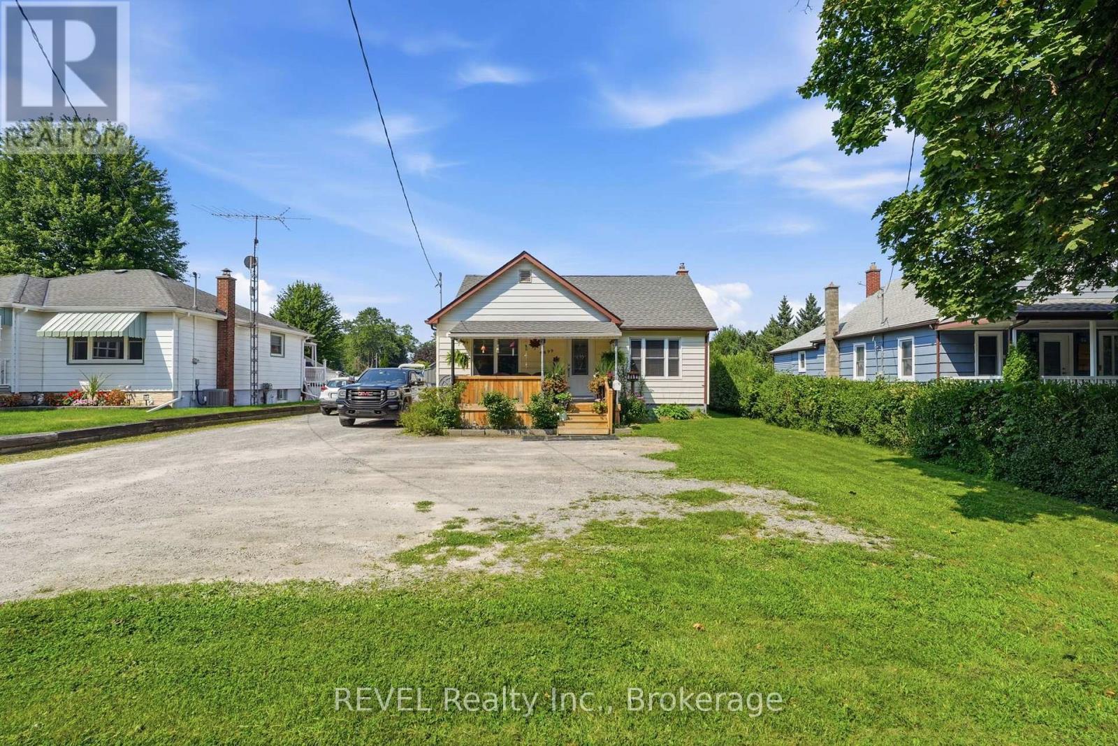 5699 Montrose photo 3