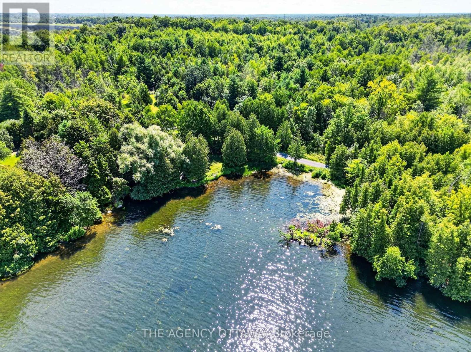 00 PIPER'S BAY