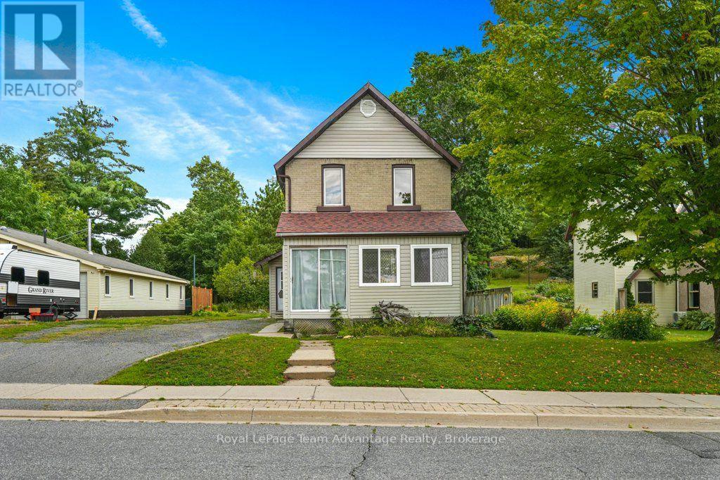 111 Gibson St photo 2