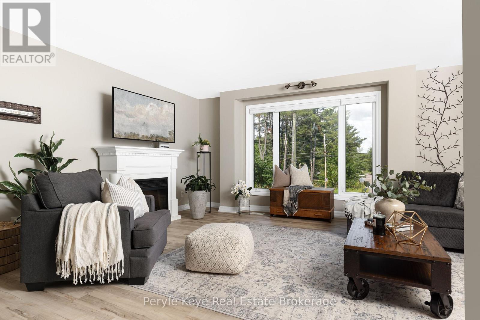 820 Manitoba photo 2