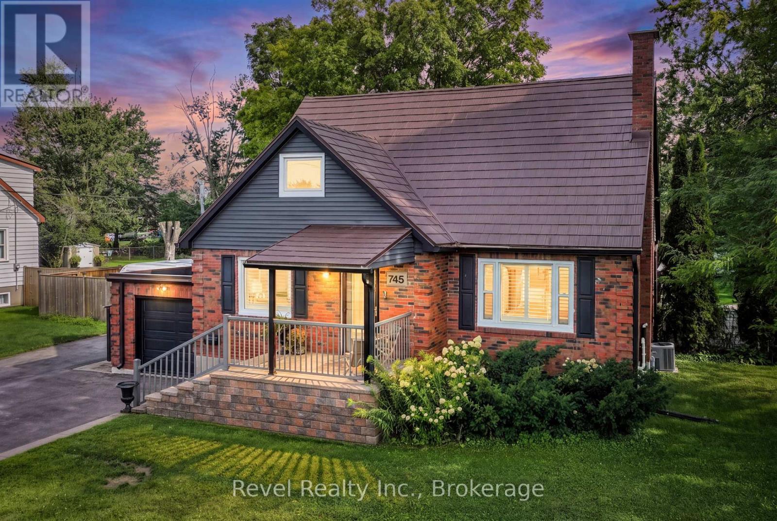 745 Crawford photo 2