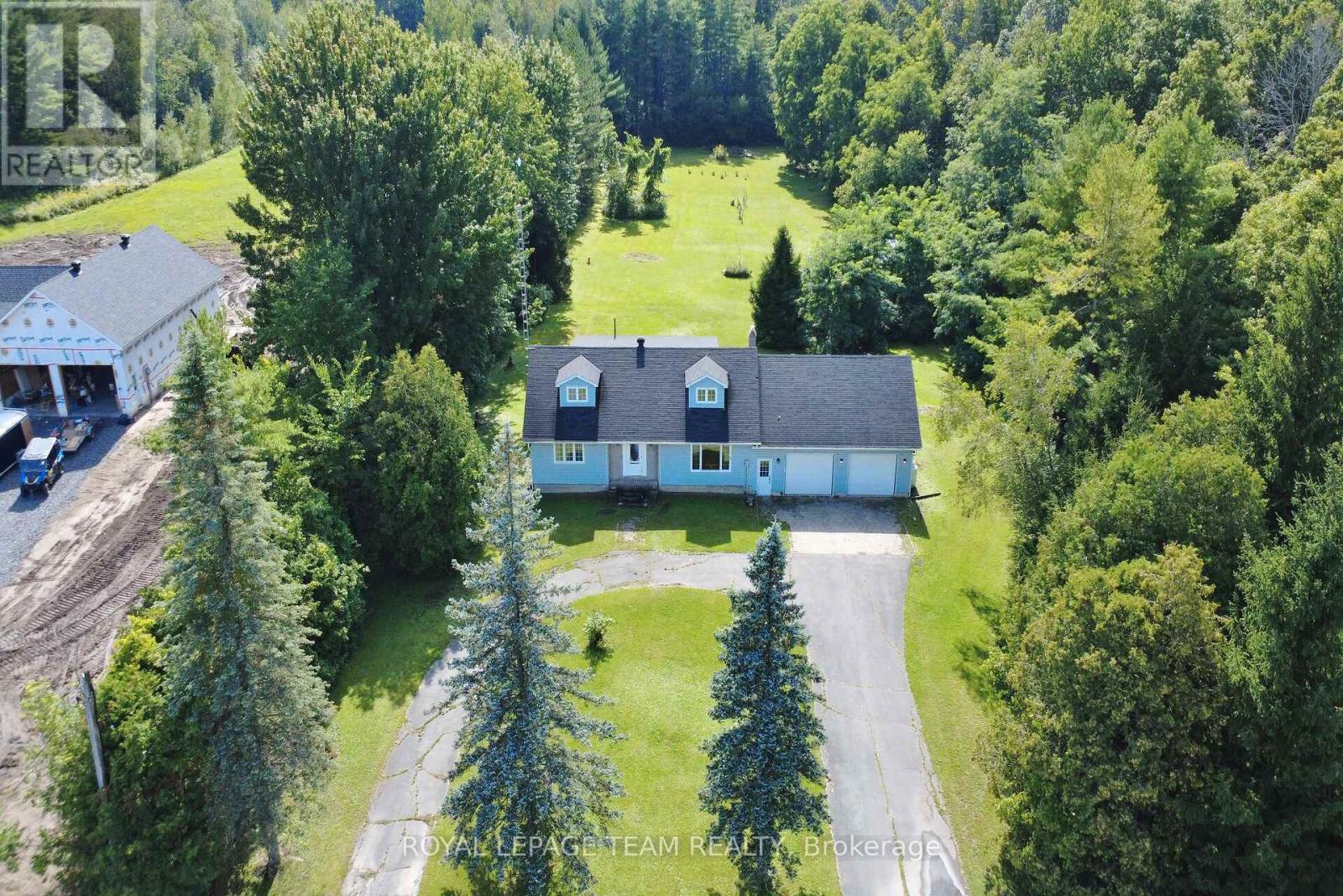 3246 Tolmies Corners