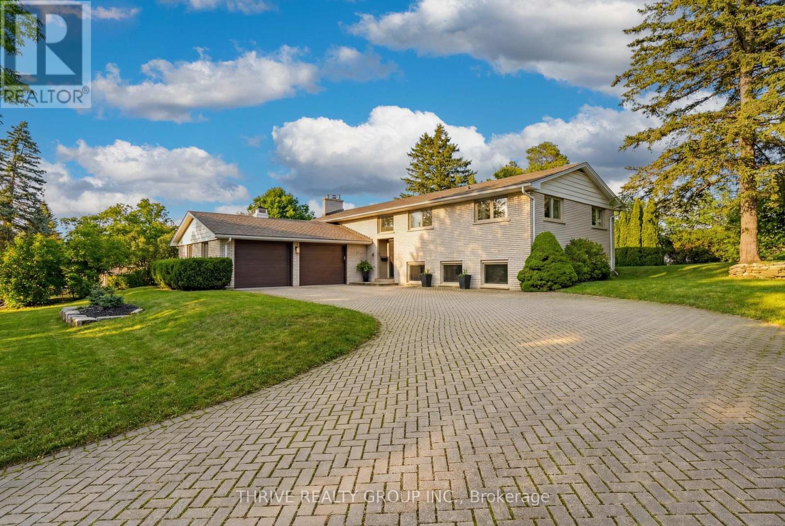 688 Westmount Hill