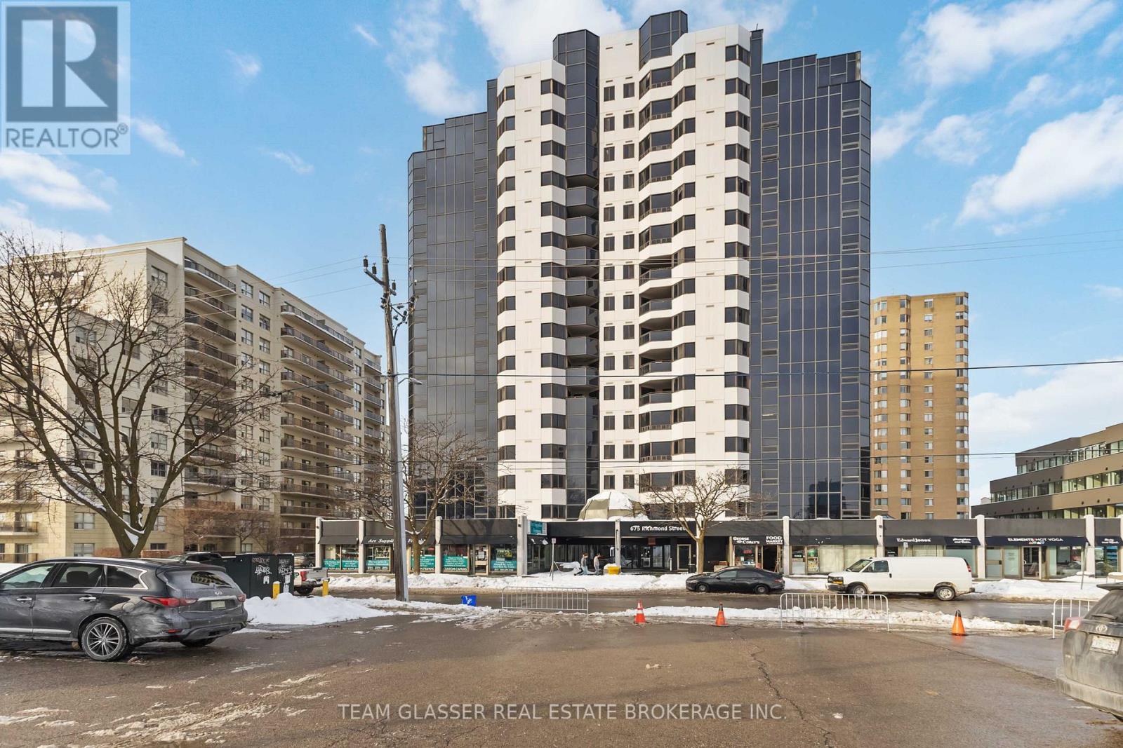 675 RICHMOND Unit 1211