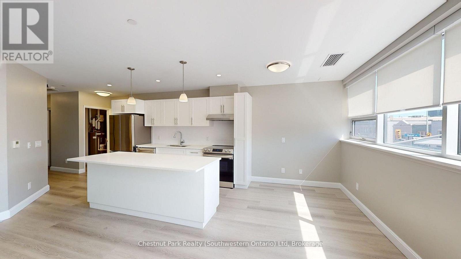 2 Quebec Unit 206