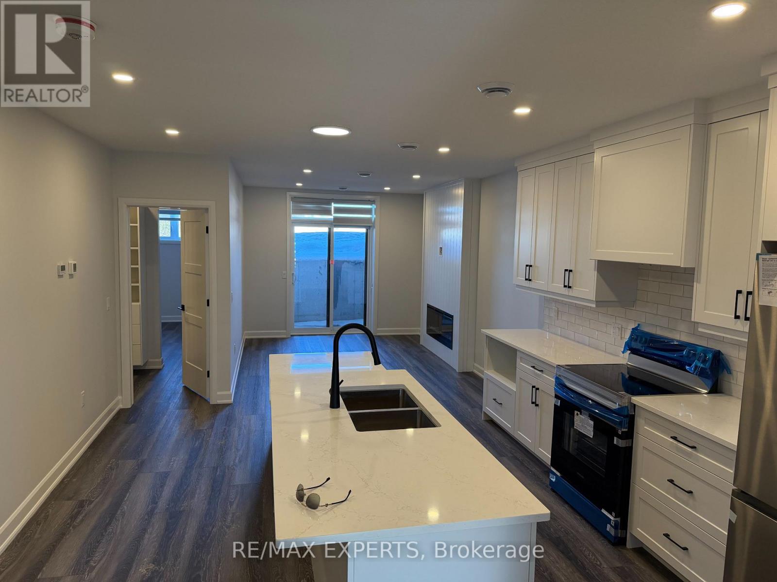440 Wellington Unit 17