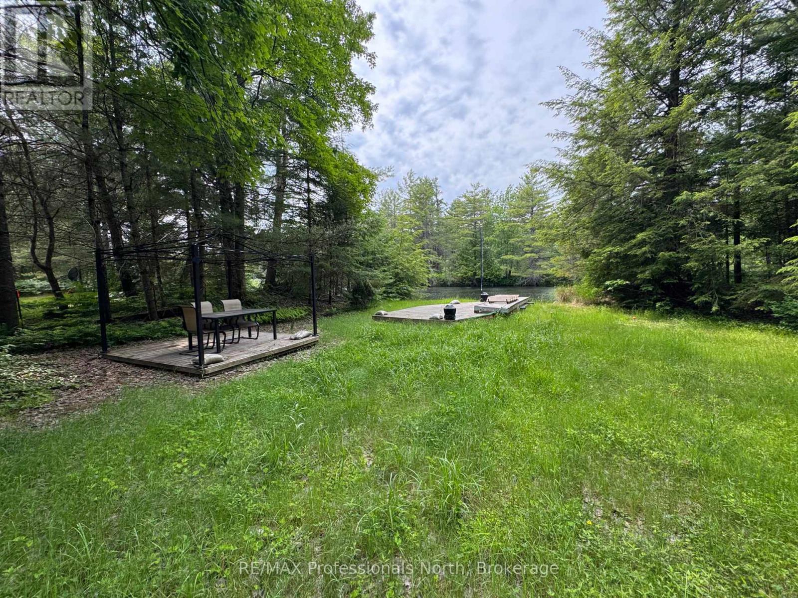 1090 River Haven