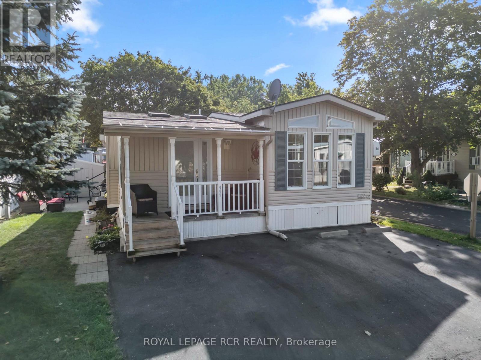 465 Spruce photo 2