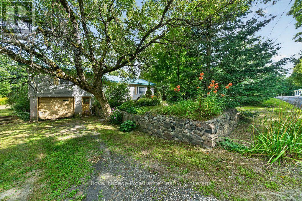 2452 Henderson photo 2