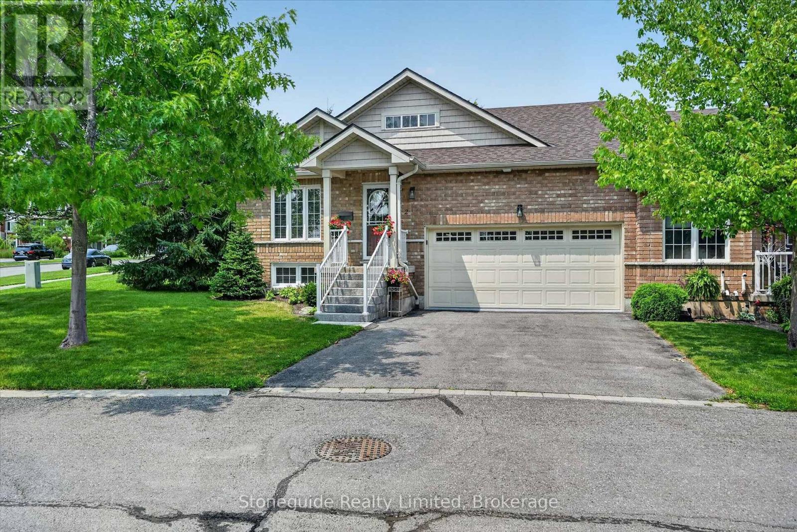 909 Wentworth Unit 2 photo 2