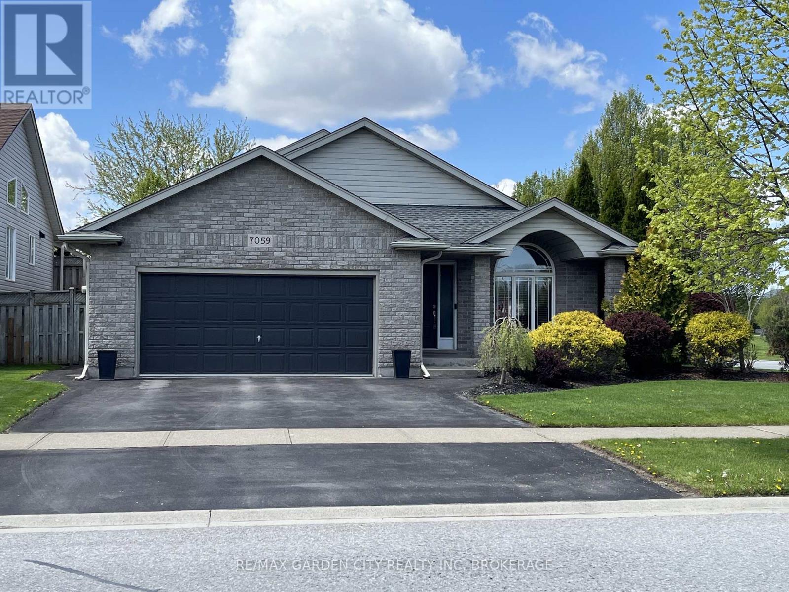 7059 Parkside