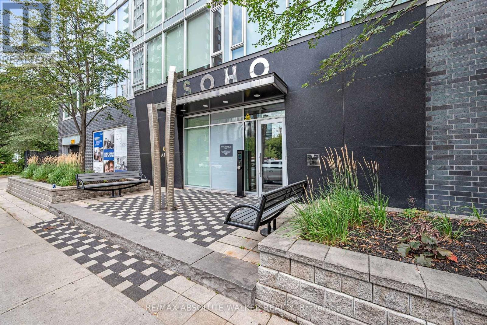 300 Lisgar Unit 810