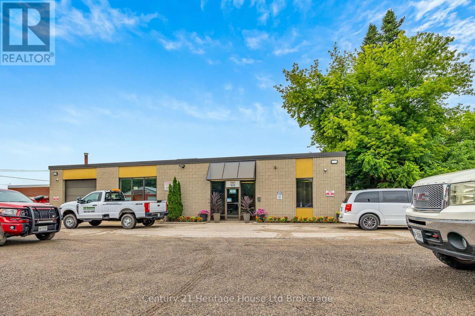 905 Dufferin
