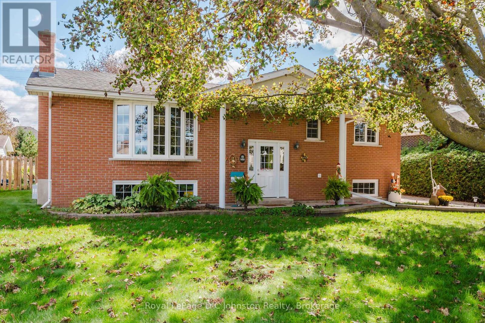 929 Wellington photo 2