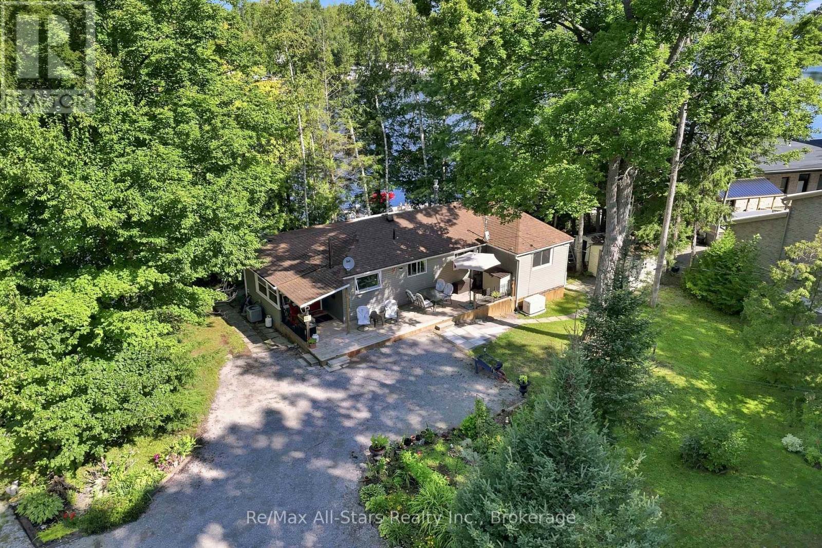 1561 Crystal Lake photo 2