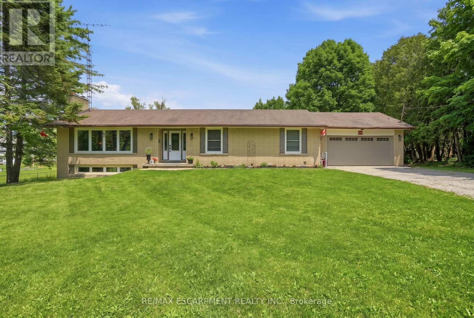 318 Freelton photo 2