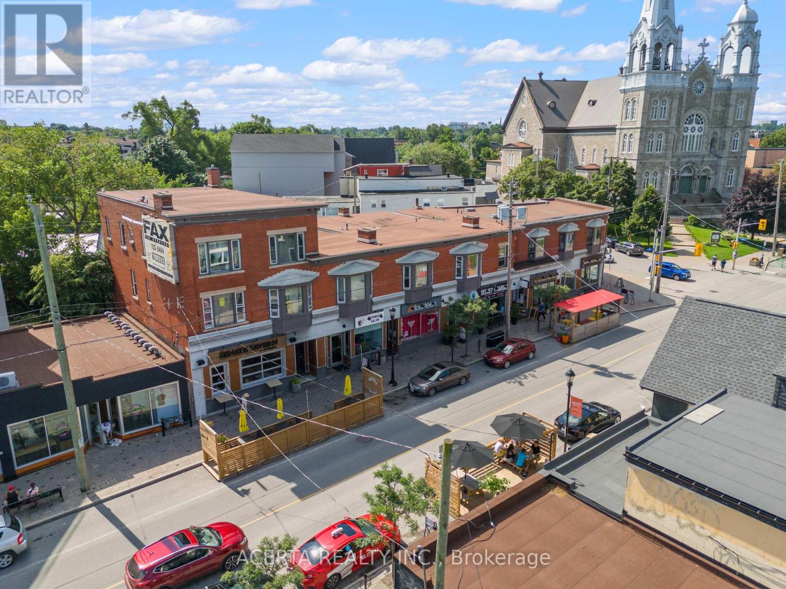 1008 WELLINGTON photo 2