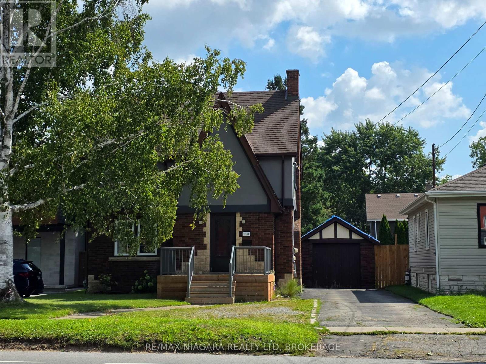 5944 Dorchester