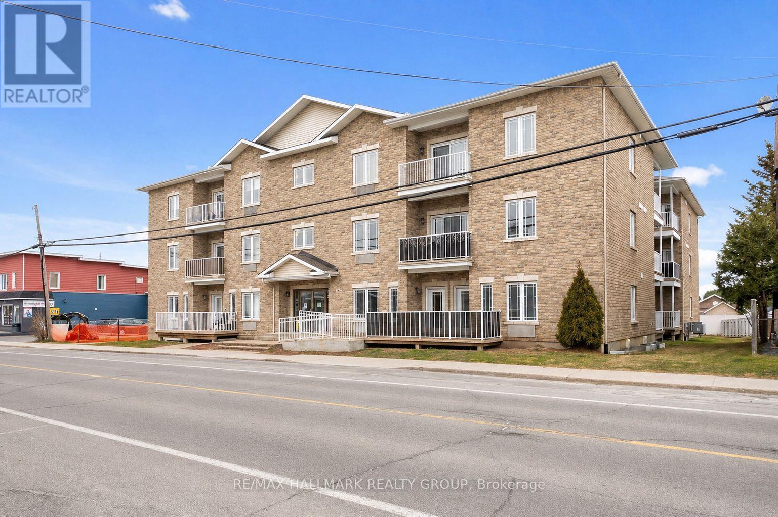1026 Laurier Unit 208