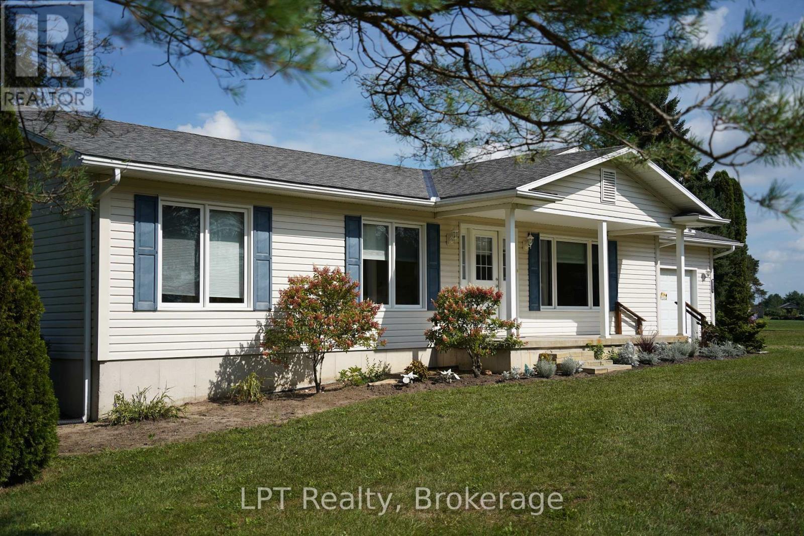 5194 Bruce Road 3 photo 2