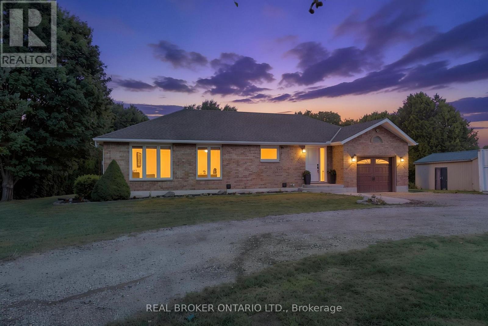 553 NORFOLK COUNTY ROAD 21 photo 2