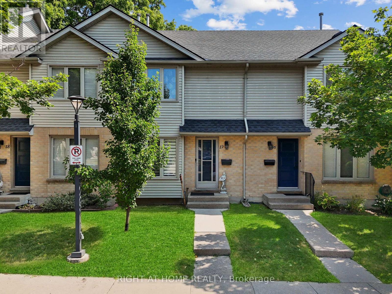 925 Lawson Unit 17