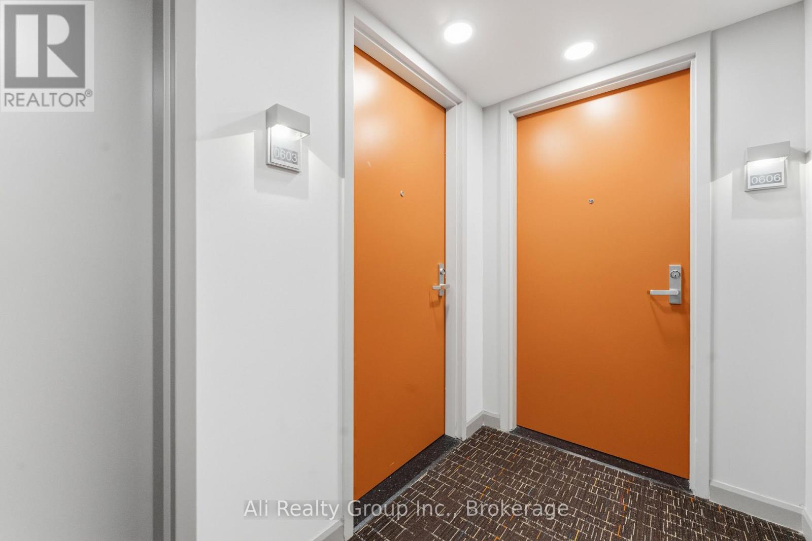 105 Champagne Unit 603 photo 2