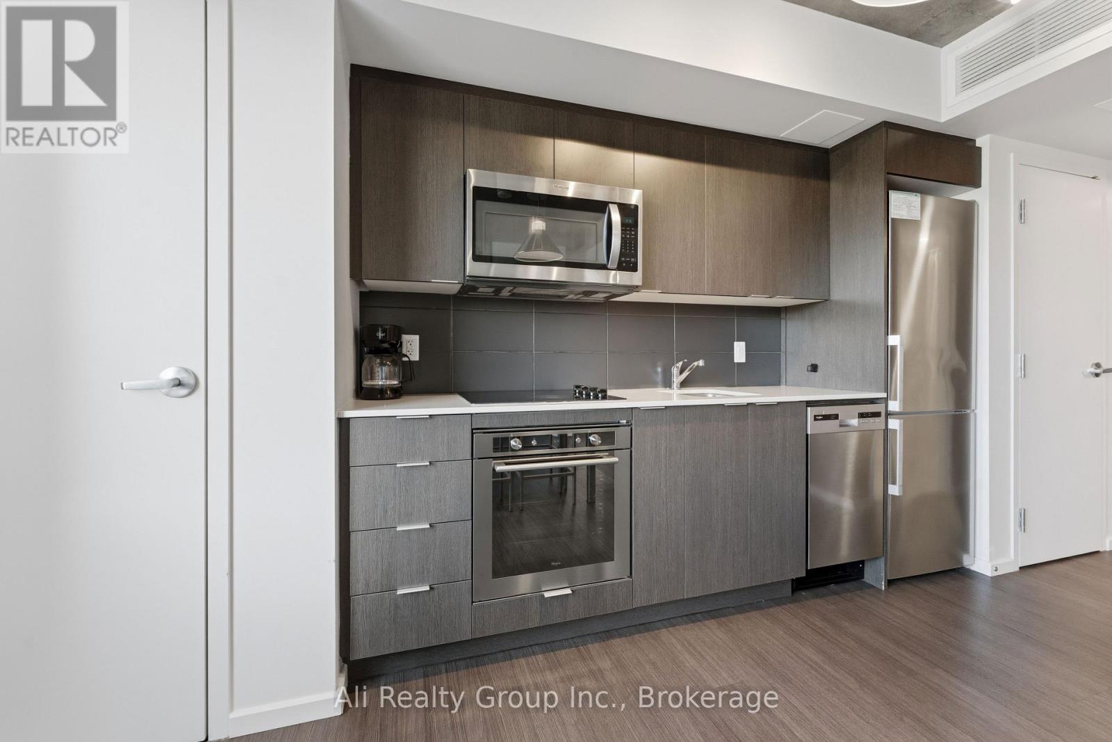 105 Champagne Unit 603 photo 4