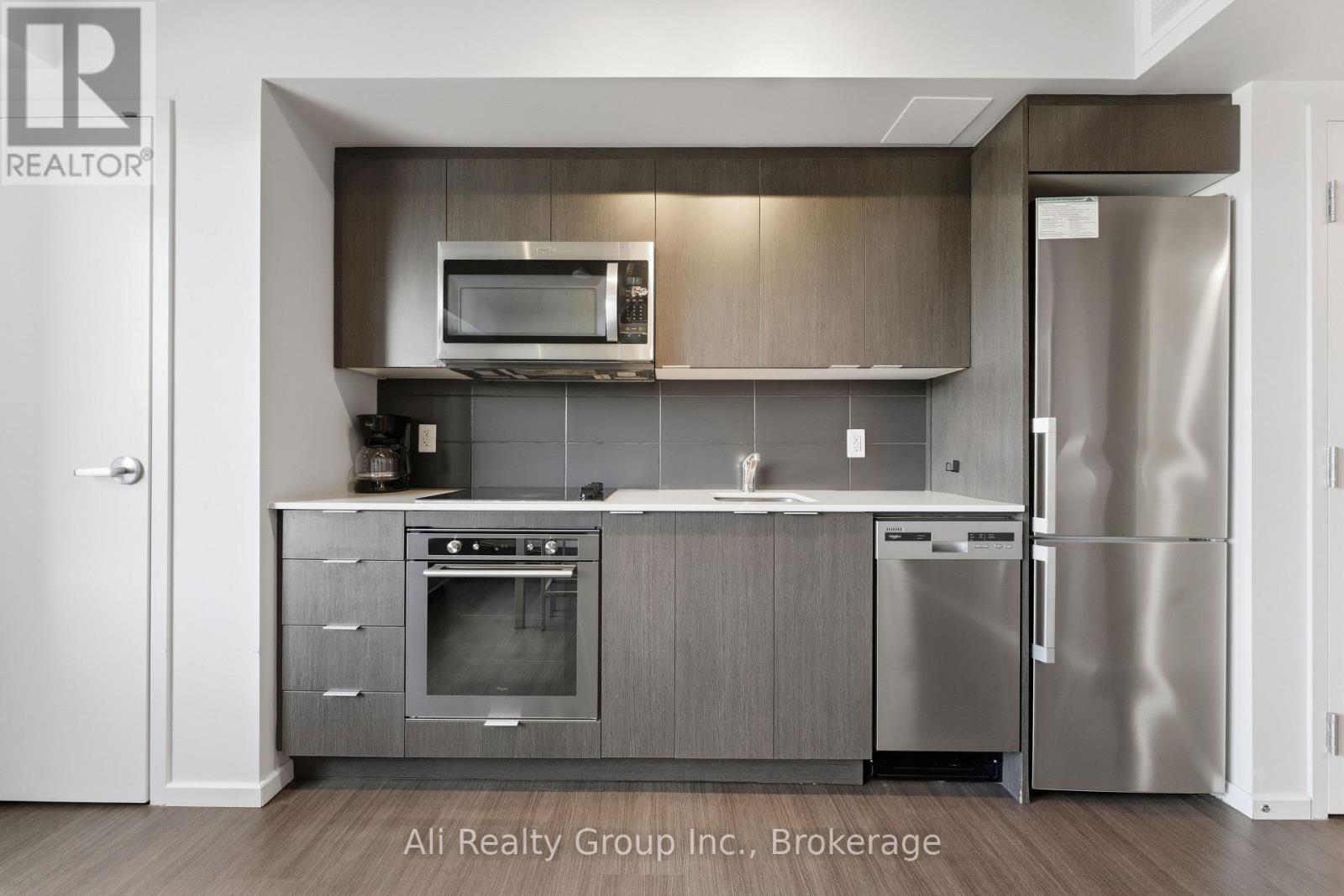 105 Champagne Unit 603 photo 5