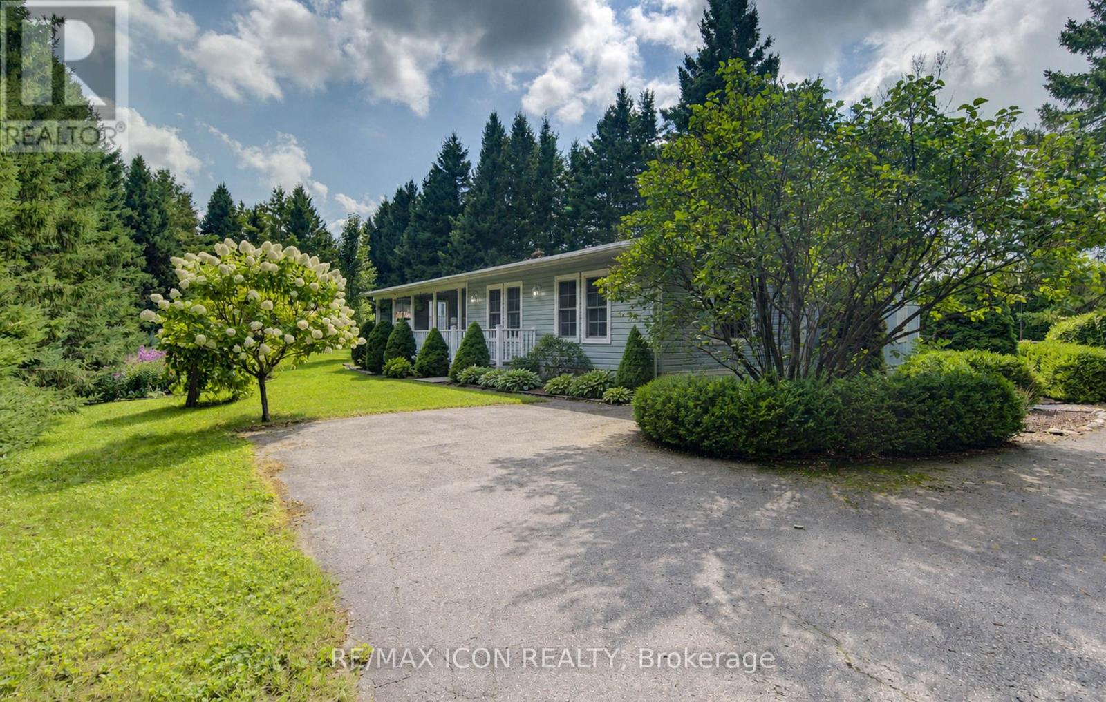 30 Grand Vista photo 2