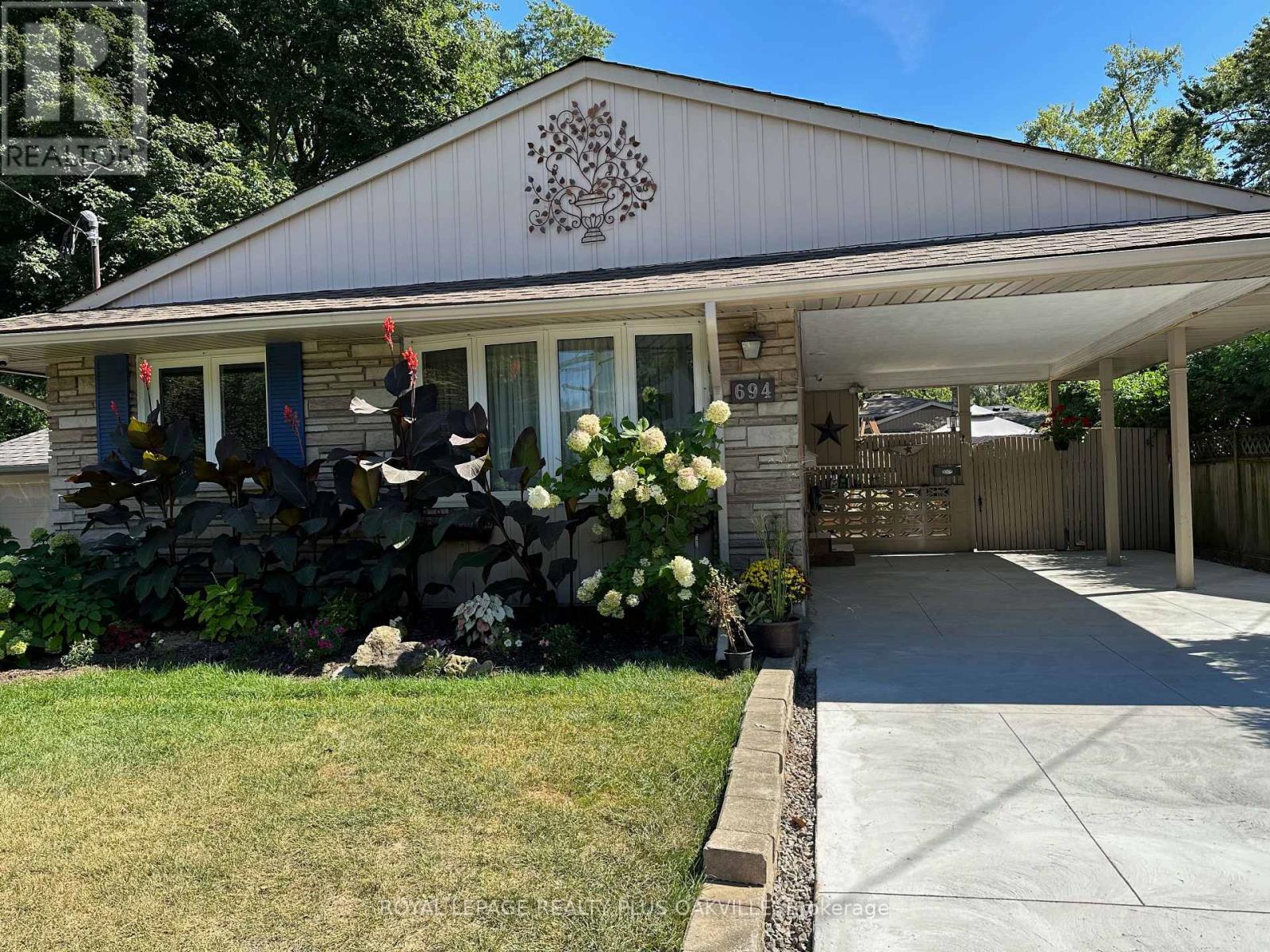 694 Niagara Unit Upper
