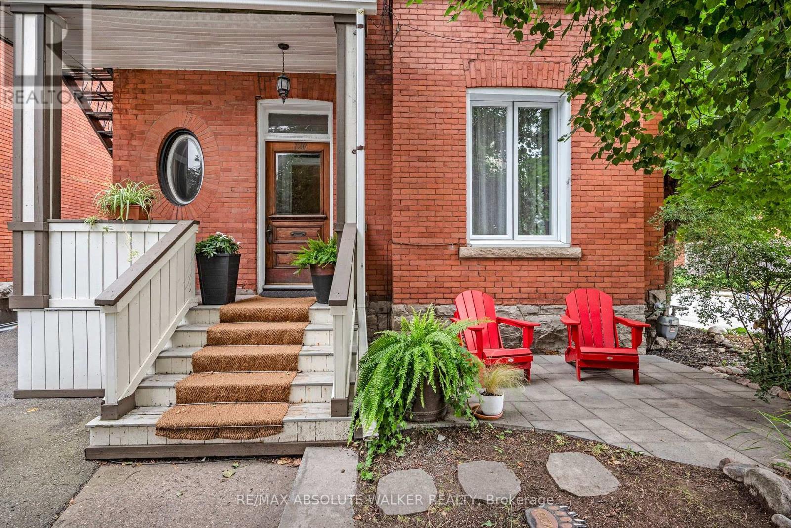 120 Strathcona