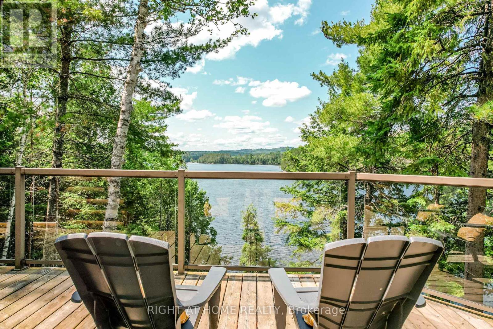 592 Moccasin Lake