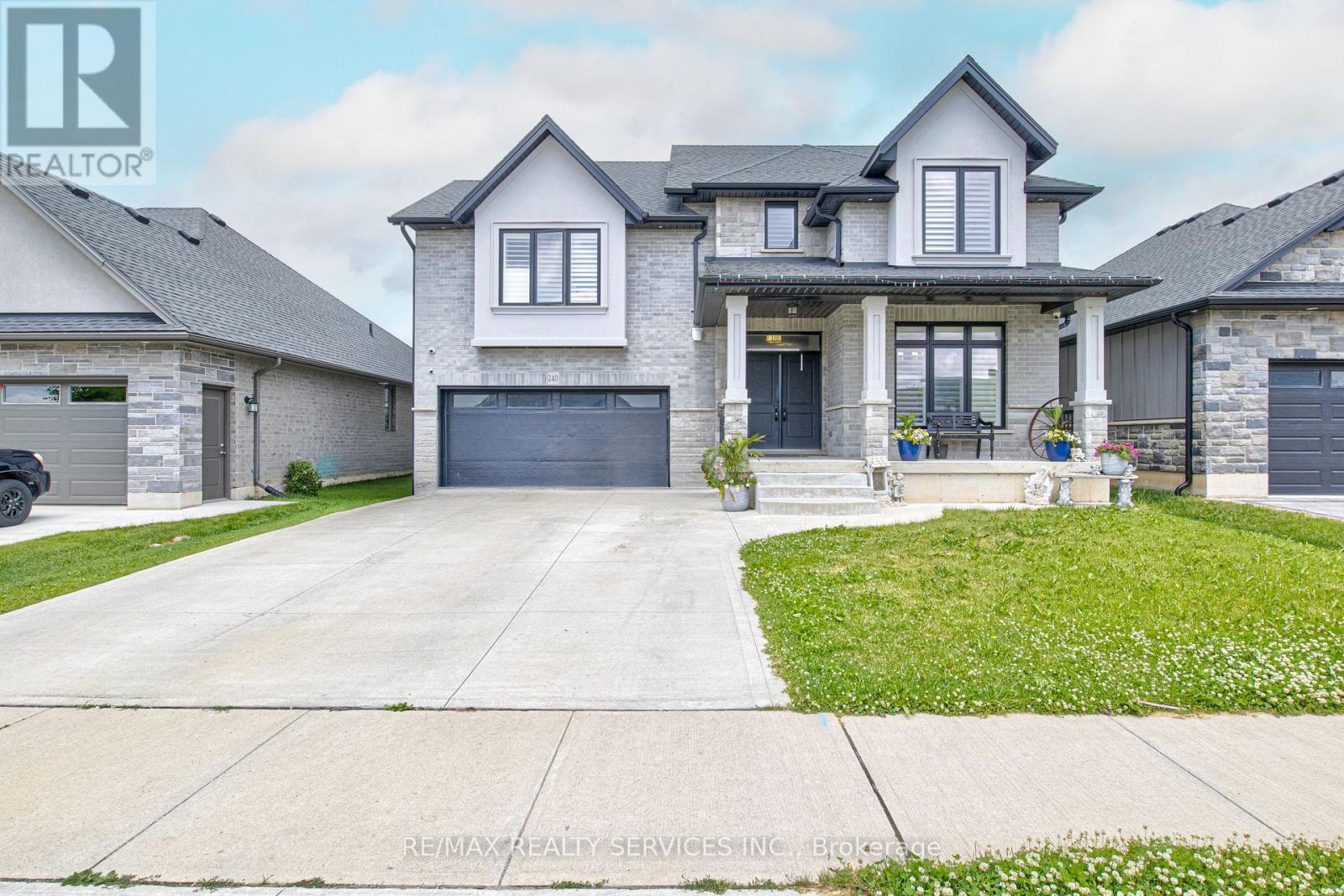 240 Tamarack Blvd