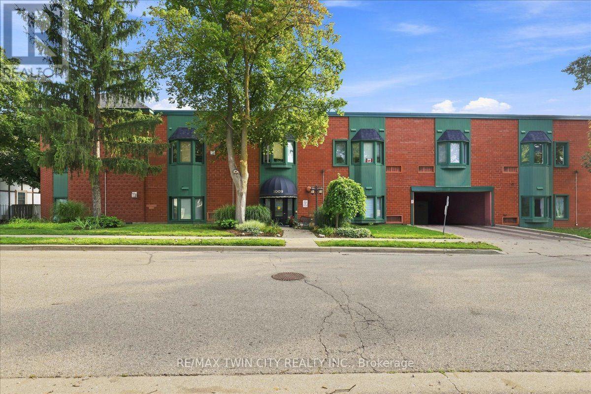 1009 QUEENSTON Unit 217