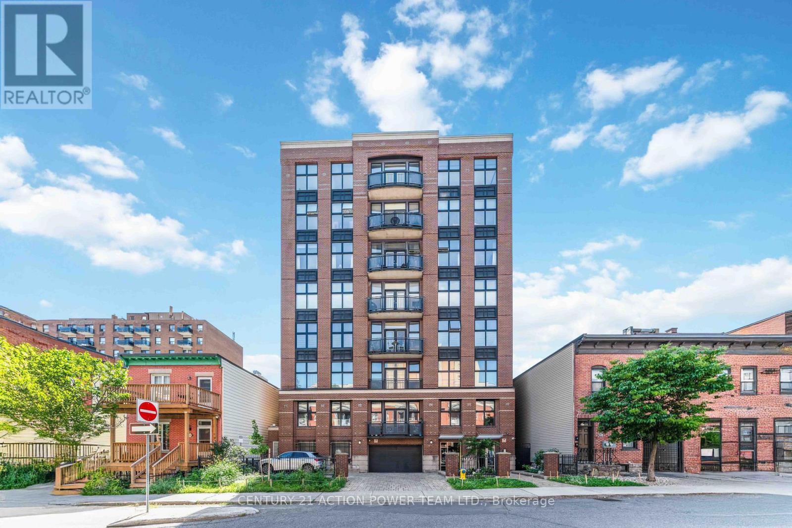 144 CLARENCE Unit 6A