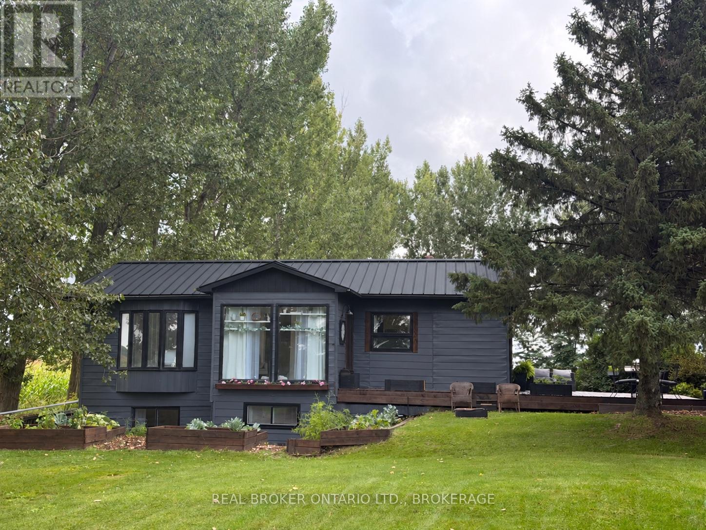 21809 Concession 3