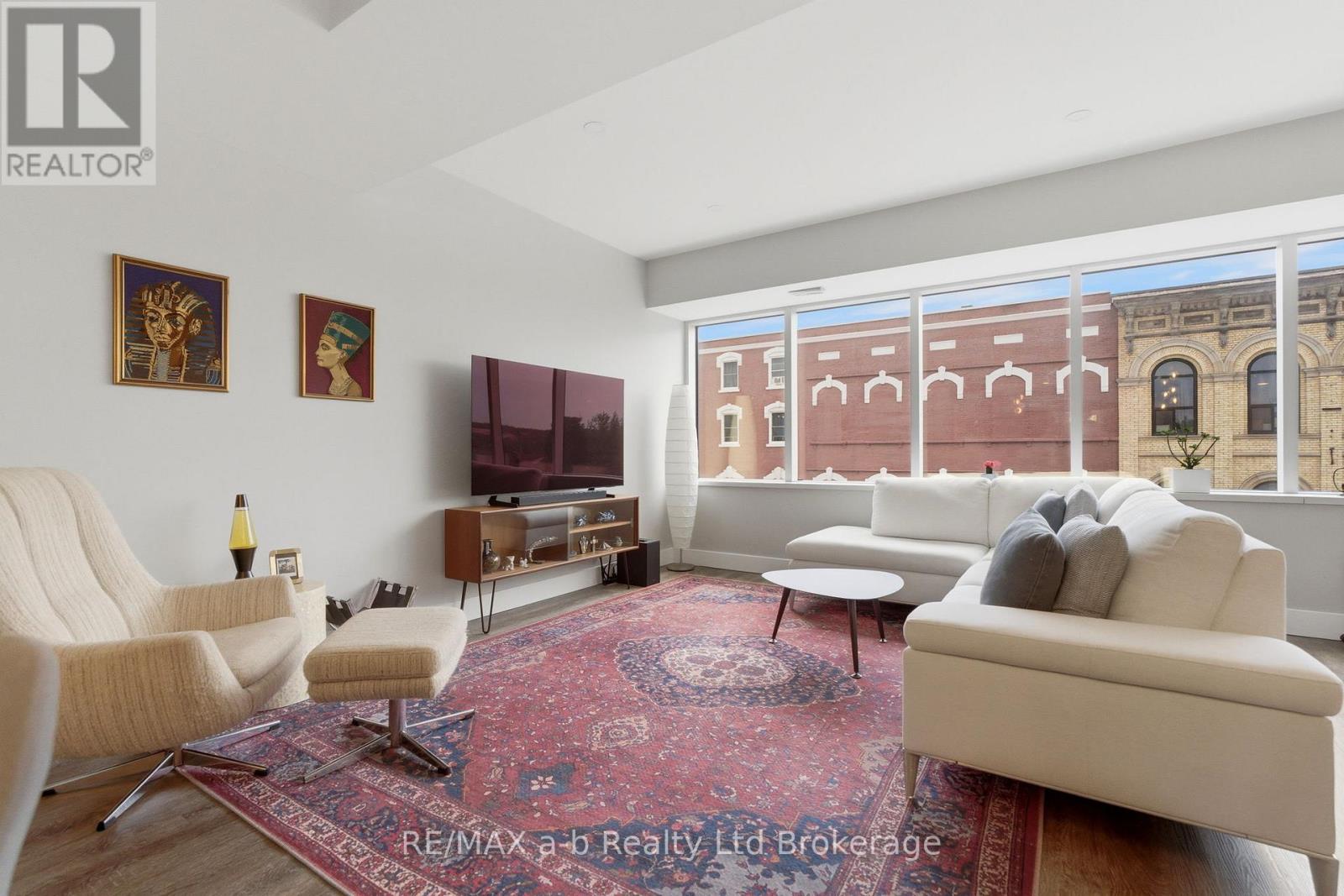 391 Dundas Unit 3