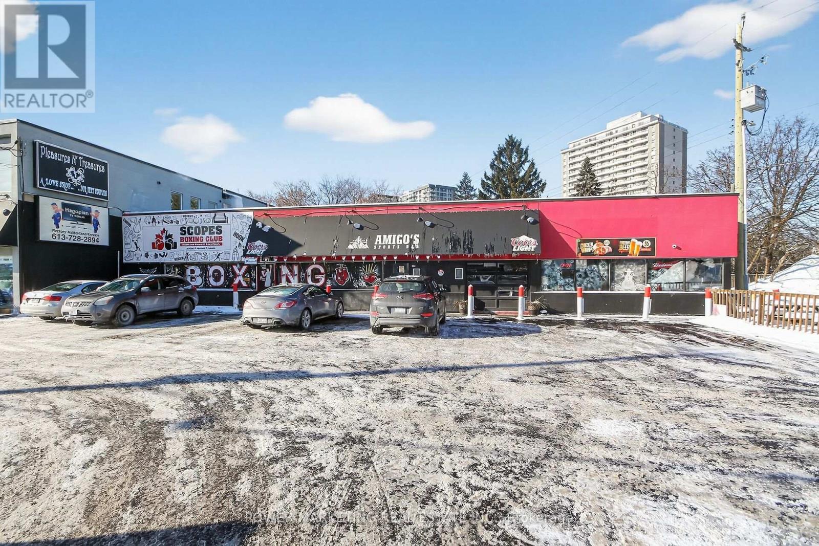 858 MERIVALE