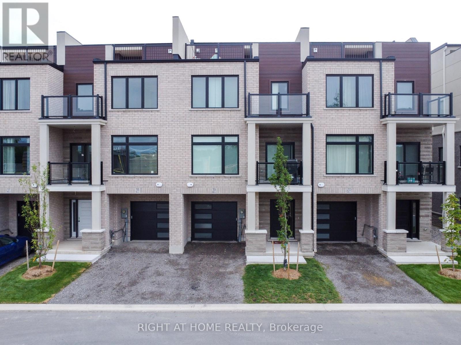292 VINE Unit 19