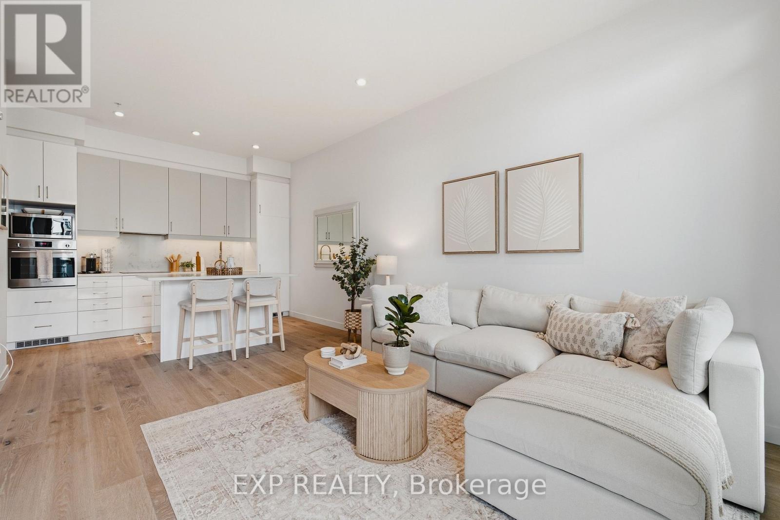 181 King Unit 608