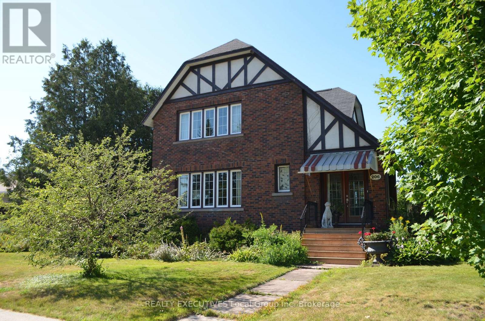 206 Clark photo 2