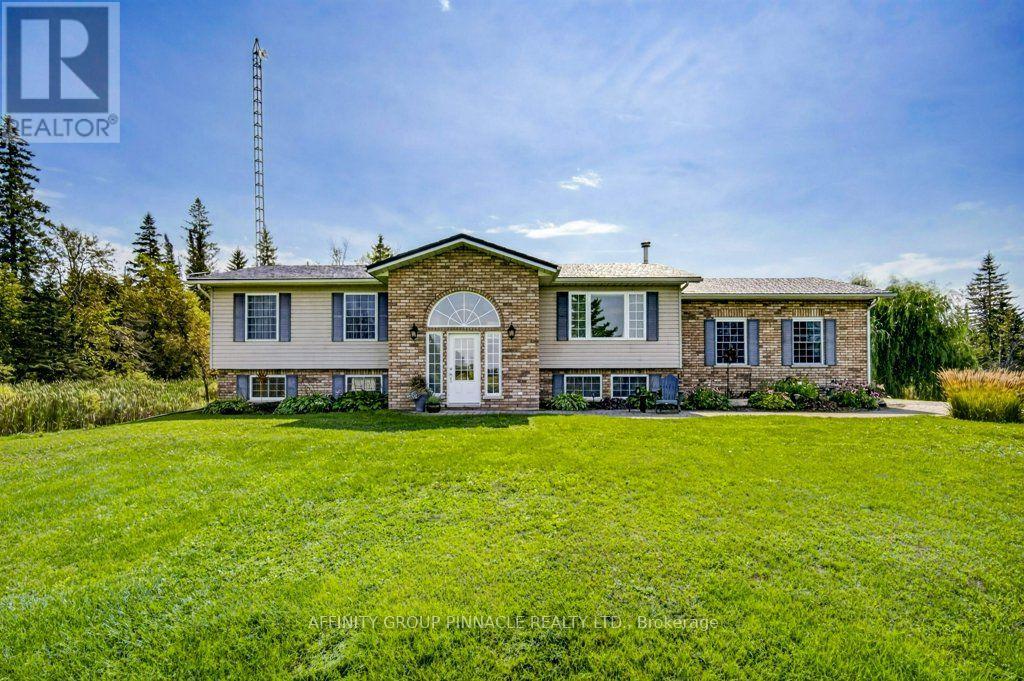 838 Traceys Hill photo 2