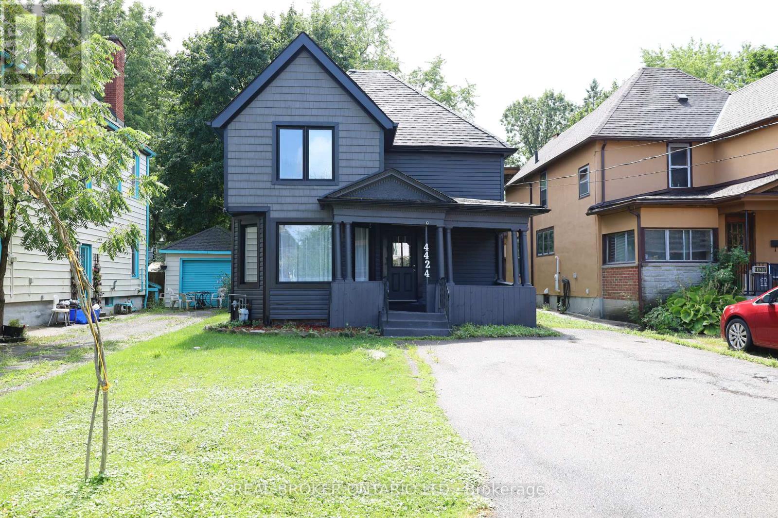 4424 Ellis